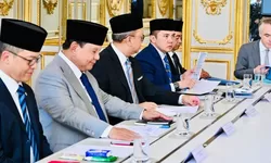 Prabowo dan Macron Bahas Penguatan Kerja Sama Strategis Indonesia–Prancis di Paris
