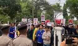 Siapa Bermain Adu Domba? Tudingan Intervensi Jaro Ade Dipatahkan Kepala Desa Cijeruk dan Cigombong