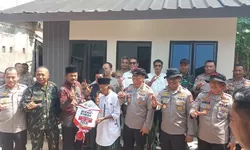 Hari Bhayangkara ke-80, Kakek Usin Terima Rumah Baru dari Program Bedah Rumah Polri