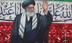 Iran Mulai Prosesi Pemakaman Ayatollah Ali Khamenei, Ribuan Pelayat Padati Teheran