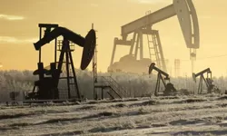 Harga Minyak Dunia Menguat Tipis, Ketegangan Selat Hormuz Tahan Tekanan Pasokan OPEC+