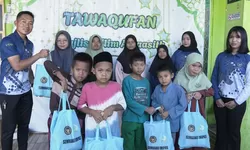 Lapas Cibinong Tebar Kepedulian Lewat Jumat Berkah, Bagikan Paket Sembako untuk Warga Sekitar