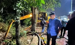 Pemkab Bogor Kerahkan Alat Berat Angkut 60 Truk Sampah di Kali Baru Cibinong, Cegah Banjir