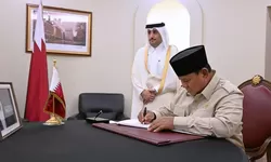 Presiden Prabowo Tanda Tangani Buku Dukacita untuk Mendiang Emir Qatar Sheikh Hamad bin Khalifa Al Thani