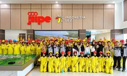 Poltekpel Surabaya Kenalkan Operasional Pelabuhan Modern, 106 Taruna Belajar Langsung di PT Berlian Manyar Sejahtera