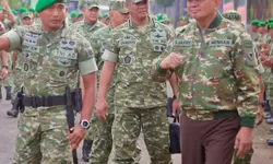 Menhan dan Wapang TNI Pastikan Kesiapan Yon TP 939, Yon TP 941, serta Pusdikif Cipatat