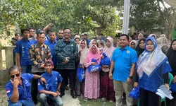 Reses di Desa Sukarasa, H. Anton Sukartono Suratto Salurkan Internet Gratis, Sembako dan Santunan Anak Yatim