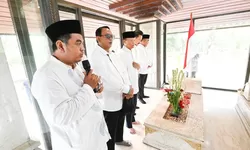 Anton Sukartono Suratto Ziarah ke Makam Bung Hatta, Ajak Generasi Muda Teladani Semangat Pengabdian Pendiri Bangsa