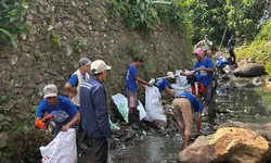 HUT ke-25 Demokrat, DPC Kabupaten Bogor Bersihkan Sungai dan Bantu Sumur Bor di Pangradin