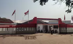 Semarak Kemerdekaan, Kantor Desa Cipeucang Bogor Dipenuhi Bendera Merah Putih