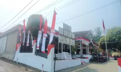 Kantor Desa Linggarmukti Dihiasi Merah Putih, Samin: Wujud Syukur dan Penghormatan kepada Pahlawan
