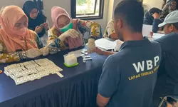 Lapas Terbuka Kendal bersama Dinkes dan Puskesmas Patebon 1 melakukan skrining TBC, HIV, sifilis dan hepatitis C terhadap 81 warga binaan.