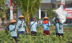 Lahan 2.500 Meter Persegi Mulai Produktif, Lapas Terbuka Kendal Panen Terong Ungu
