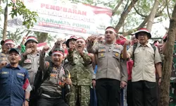 Sambut Kemerdekaan, Forkopimcam Gunung Putri Tanam Pohon dan Kibarkan Sang Saka