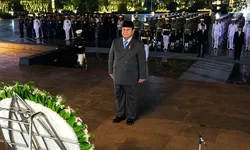 Tepat Tengah Malam, Prabowo Pimpin Ziarah Nasional Kenang Jasa Pahlawan