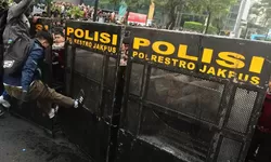 Polda Metro Jaya Kerahkan 9.242 Personel Amankan 31 Aksi Demo di Jakarta