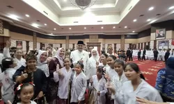 Kerja Keras Tim Angklung SDN Cibatok 03 Berbuah Hadiah dari Bupati Bogor