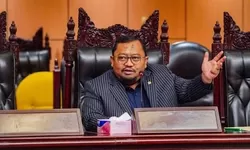 DPR Minta Unhan Klarifikasi Polemik Kadet Diminta Lepas Jilbab