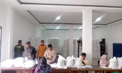 Bantuan Pangan Disalurkan, 1.326 KPM Desa Citeureup Terima 30 Kg Beras