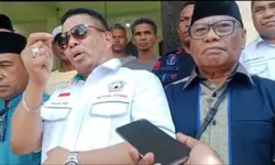 Haji Umar Kei Ohoitenan Temui Warga Hitu Messing dan Morella, Bawa Bantuan serta Pesan Perdamaian