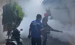 ACC Bergerak, Fogging RW 16 Tlajung Udik Jadi Bentuk Kepedulian Kesehatan Warga
