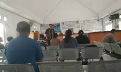 Kepala Dinas Dukcapil Tanimbar Turun Layani Warga, Masyarakat Diminta Responsif Saat Perekaman