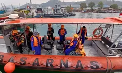 Hari Kedua, Polisi dan Basarnas Perluas Pencarian 8 Orang Hilang Kontak di Selat Sunda