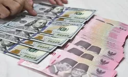 Pasar Keuangan Hari Ini: IHSG Melemah, Rupiah Menguat 0,71%, Minyak Tembus US$100