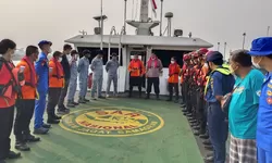 Cuaca Berat dan Gelombang hingga 4 Meter, Tim SAR Tetap Cari 8 Orang KM Arupadatu 1