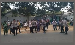 ‎Vonis 8 Tahun Kasus Pembacokan Dinilai Tak Sebanding, Warga Arui Bab Lakukan Aksi Protes di PN Saumlaki
