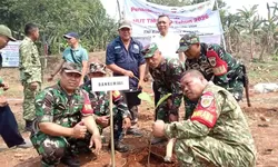 Kolaborasi Pemerintah, TNI dan Dunia Usaha, 1.000 Pohon Ditanam di Klapanunggal