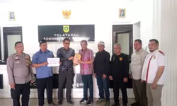 Tujuh Rumah Terdampak Kebakaran di Cileungsi Terima Bantuan APDESI Merah Putih
