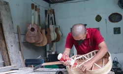 Lapas Cibinong Bekali Warga Binaan Keterampilan Membuat Gitar, Buka Peluang Usaha