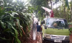 Perkuat Infrastruktur Lingkungan, Desa Nagrak Bangun Drainase di Kampung Nagrak