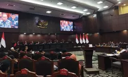 Sidang MK: Hasyim Asy’ari Jelaskan Mengapa KPU Tak Klarifikasi Ulang Dokumen Pendidikan Gibran