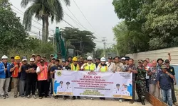 Dukung Mobilitas Warga, Betonisasi Jalan Kampung Cibugis Mulai Direalisasikan