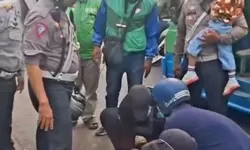 Ibu dan Anak Terjatuh di Jalan Tol Jagorawi arah Tajur, Dievakuasi Polisi ke RS PMI Bogor