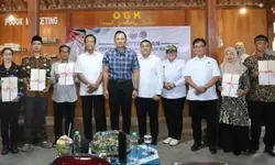 Wamen ATR/BPN Ossy Dermawan Serahkan Sertipikat Tanah di Gunungkidul, Bukti Kolaborasi untuk Kepastian Hukum