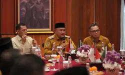 Bupati Bogor Rudy Susmanto Gagas Program “Satu Desa Satu Sarjana” untuk Pemerataan Pendidikan