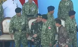 Momen SBY Lewati Kapolri Saat HUT ke-80 TNI Jadi Sorotan, Publik Ramai Bahas Isu Lama di Balik Sikapnya