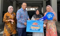 BRI Bogor Pajajaran Bagikan Hadiah Simpedes, Nurjanah Raih Honda Brio