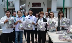 Yayasan YAKINLAH Jakarta Dukung Kemandirian Warga Binaan Lapas Cibinong dengan Membeli Panen Bayam Merah Hidroponik