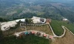 Bapak Aing Minta Pemkab Bongkar Villa Ilegal di Kaki Gunung Batu Sukamakmur