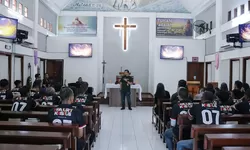 Berkah Ibadah Rohani di Lapas Cibinong: Warga Binaan Dapat Alkitab dan Perlengkapan Mandi