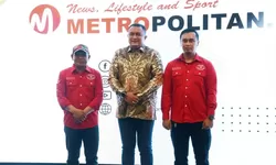 Bupati Bogor Rudy Susmanto Raih Penghargaan Tokoh Peduli Disabilitas di Metropolitan Award 2025