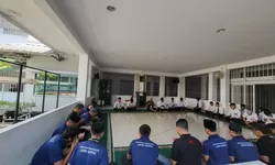 Di Tengah Gejolak Demonstrasi, Warga Binaan Lapas Sentul Angkat Tangan Berdoa untuk Negeri