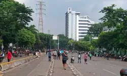 Jalan Kwitang Masih Ditutup Imbas Demo Ojol Tuntut Keadilan di Mako Brimob
