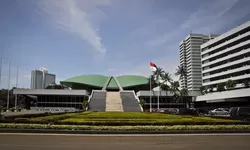 DPR RI Genap 80 Tahun: Sorotan Publik Soal Tunjangan dan Kontroversi Anggota
