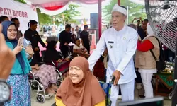 Wabup Bogor Jaro Ade Tinjau Pelayanan Publik di Kecamatan Parung, Meriahkan HUT ke-80 RI