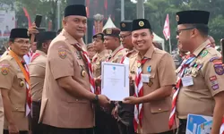 Gebyar Hari Pramuka ke-64: Bupati Bogor Serahkan Lencana Panca Warsa I Kepada Kalapas Cibinong